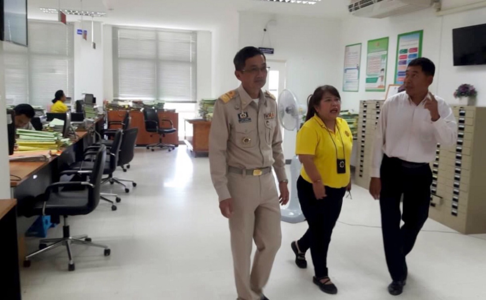 ﻿รองผู้ว่าราชการจังหวัดสมุทรสงคราม เข้าตรวจเยี่ยมสำนักงานบังคับคดีจังหวัดสมุทรสงคราม